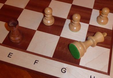 Letzte Woche noch Deutscher Schach Online Meister, jetzt gerade mal Vereinsmeister ist das schon ein Abstieg? ;)